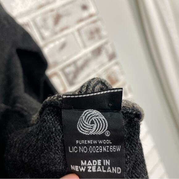 Vintage Lyle & Scott Men Lambs Wool Plaid Charcoal Grey Black Crew Neck Sweater - Picture 9 of 9